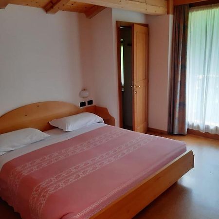 Albergo Scoiattolo Tret Esterno foto