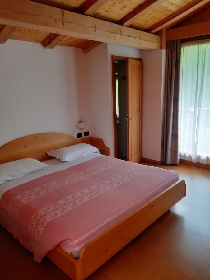 Albergo Scoiattolo Tret Esterno foto