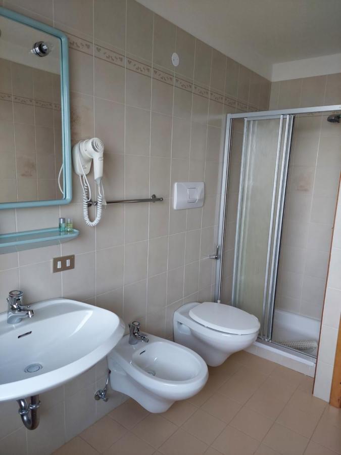 Albergo Scoiattolo Tret Esterno foto